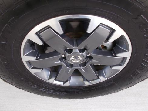 Used 2020 Nissan Frontier PRO-4X w/ Pro-4x Utility Package image 18