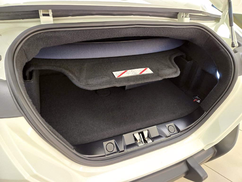 Used 2024 Ferrari Roma Spider RWD image 20