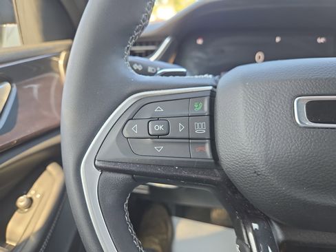 Used 2023 Jeep Grand Cherokee Altitude image 18