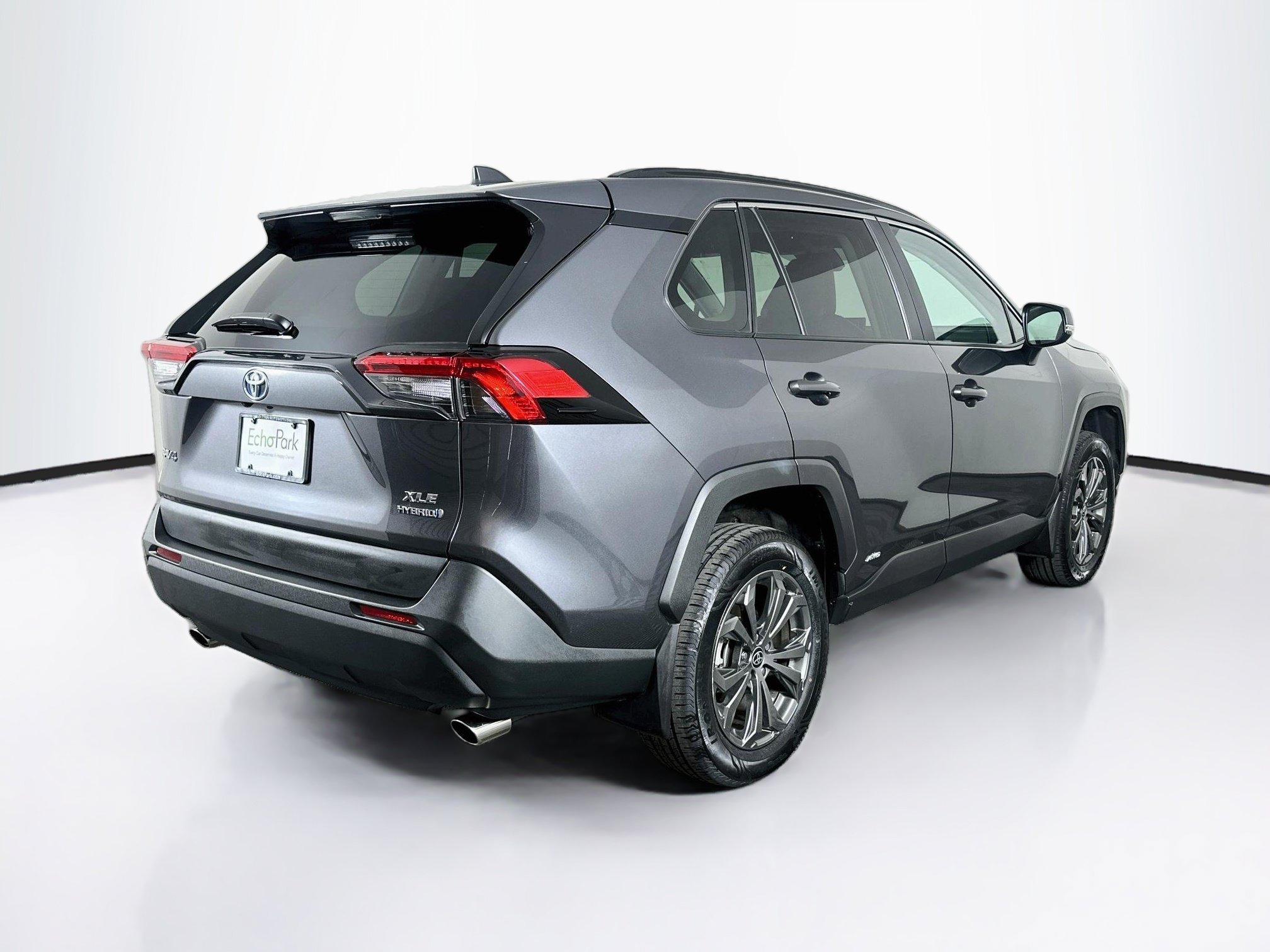 Used 2022 Toyota RAV4 XLE Premium AWD/4WD image 9