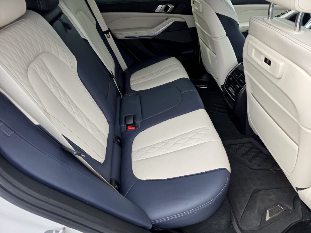 Certified 2021 BMW X5 xDrive40i w/ M Sport Package AWD/4WD image 24