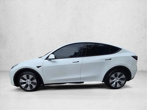 Used 2022 Tesla Model Y Long Range image 9