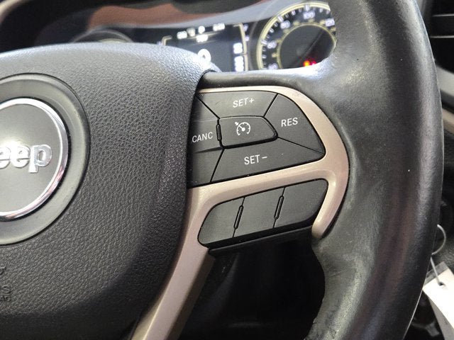 Used 2016 Jeep Cherokee Latitude w/ Cold Weather Group AWD/4WD image 25