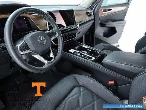 Used 2024 Volkswagen Atlas SE w/ Panoramic Sunroof Package FWD image 19