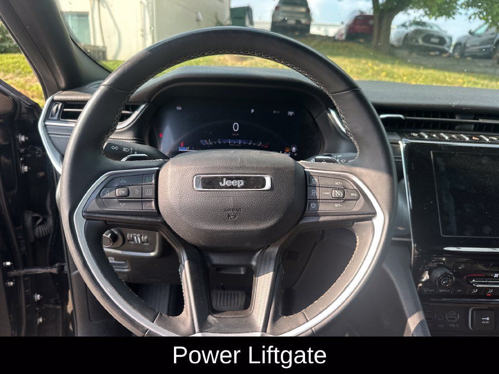 Used 2024 Jeep Grand Cherokee Altitude AWD/4WD image 13