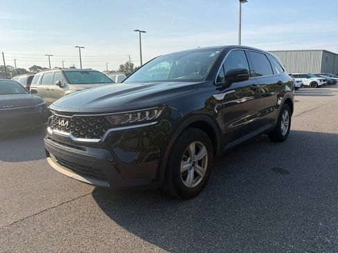 Certified 2023 Kia Sorento LX FWD image 9