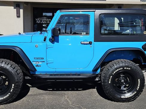 Used 2018 Jeep Wrangler Sport AWD/4WD image 2
