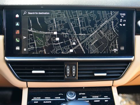 Used 2023 Porsche Cayenne image 32