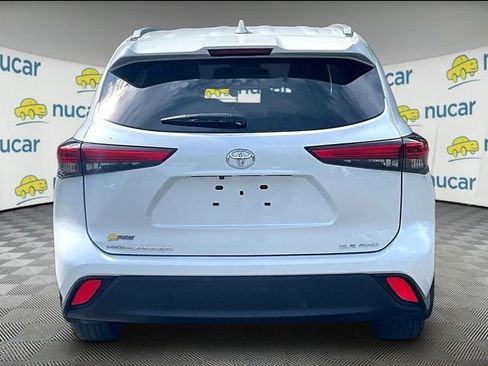 Used 2023 Toyota Highlander XLE AWD/4WD image 4