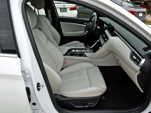 Used 2024 Genesis G70 2.5T image 31