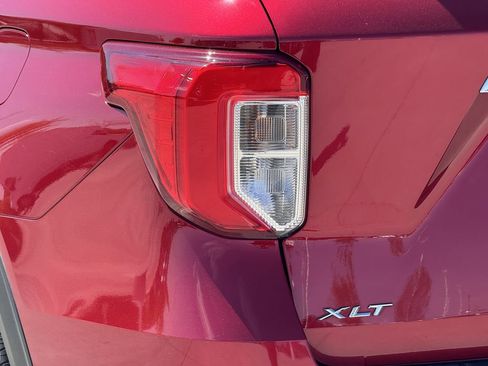 Used 2020 Ford Explorer XLT w/ Equipment Group 202A image 10