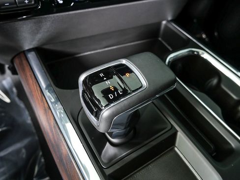 Used 2024 GMC Sierra 1500 SLT w/ SLT Premium Plus Package image 17