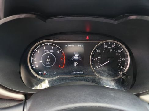 Used 2021 Nissan Versa SV image 11