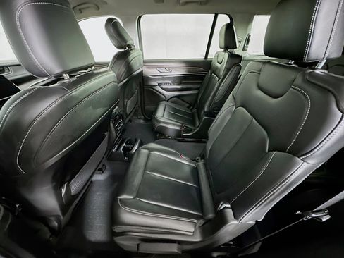 Used 2023 Jeep Grand Cherokee L Limited w/ Black Appearance Package image 28