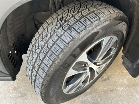 Used 2023 Toyota Highlander XLE image 10