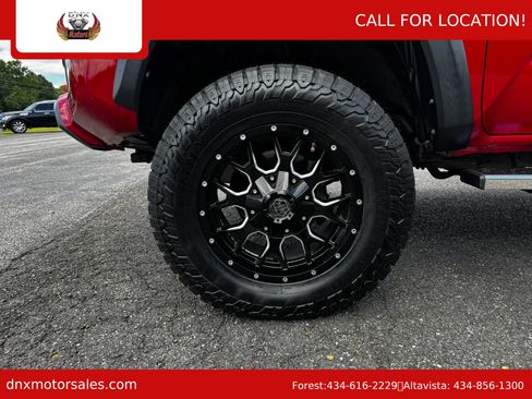 Used 2017 Toyota Tacoma TRD Off-Road AWD/4WD image 9