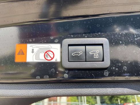 Used 2025 Toyota Corolla Cross AWD Hybrid w/ Convenience Package image 9