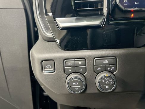 Used 2026 Chevrolet Silverado 1500 LT Trail Boss w/ Convenience Package II AWD/4WD image 18