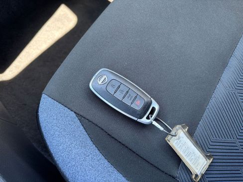 Used 2025 Nissan Versa SV FWD image 21
