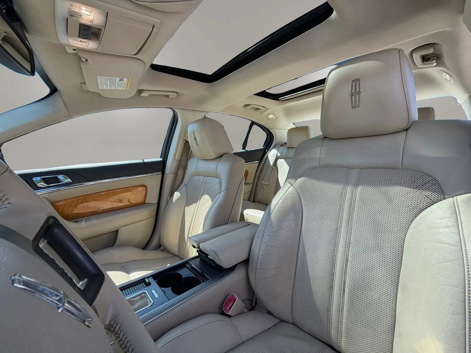 Used 2012 Lincoln MKS FWD image 23