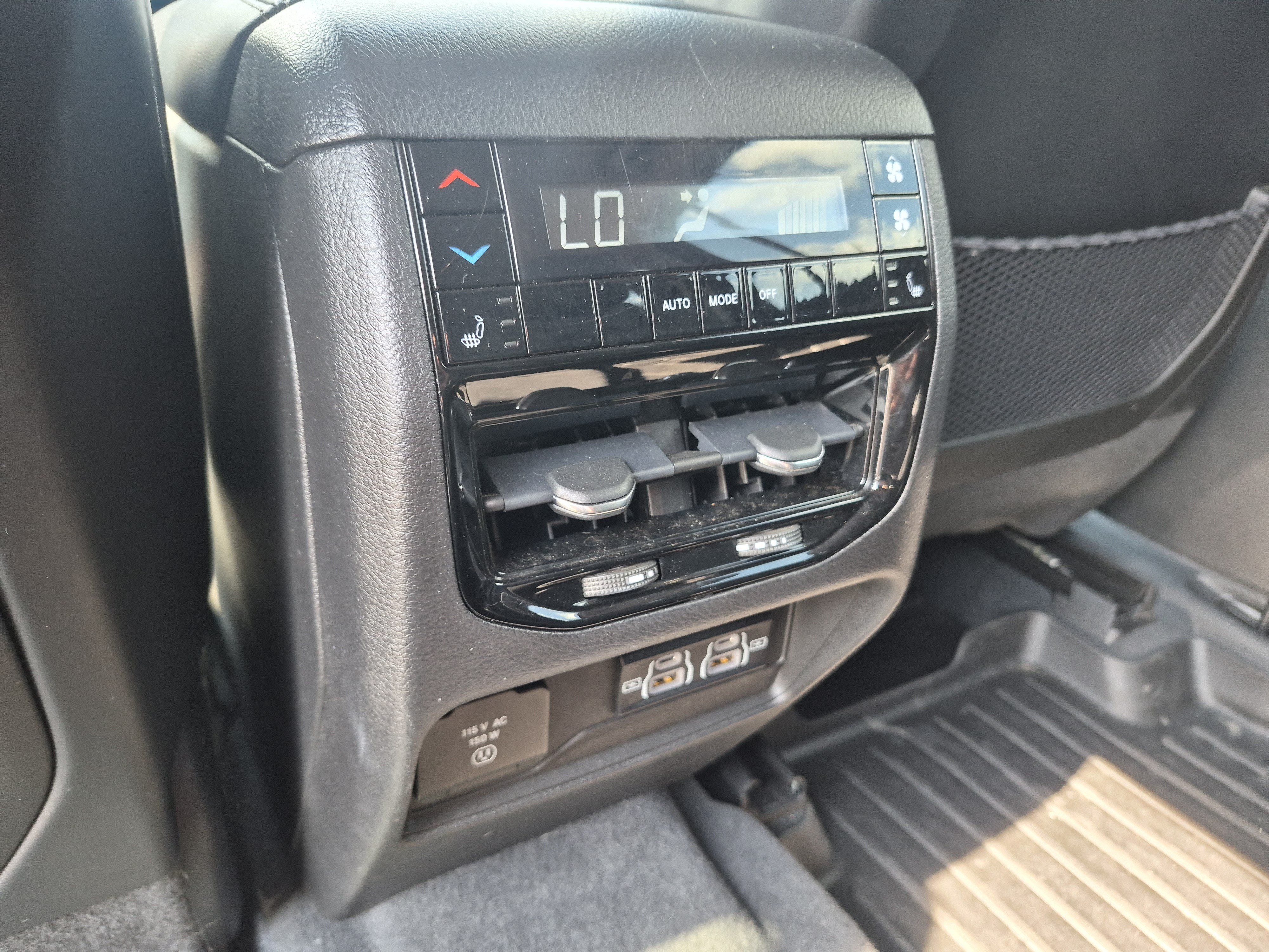 Used 2023 Jeep Grand Cherokee L Limited w/ Luxury Tech Group II AWD/4WD image 12