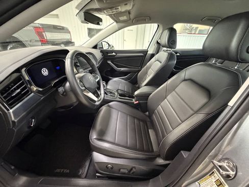 Used 2022 Volkswagen Jetta SE FWD image 9