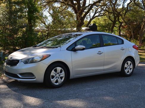Used 2015 Kia Forte LX image 2