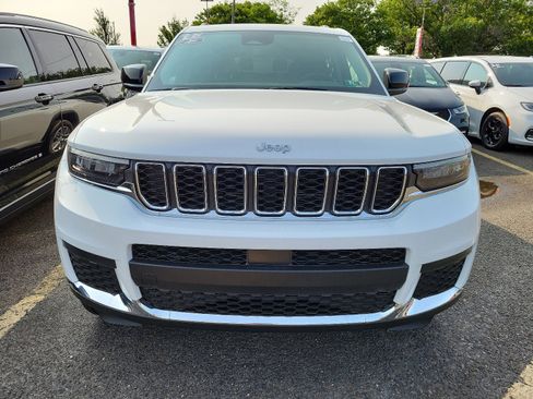 New 2023 Jeep Grand Cherokee L Laredo image 2