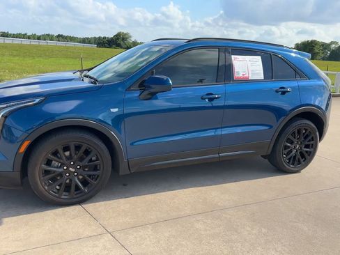 Used 2019 Cadillac XT4 Sport w/ Cold Weather Package FWD image 5