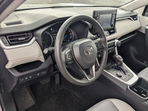 Used 2022 Toyota RAV4 XLE Premium AWD/4WD image 18