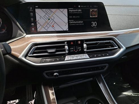 Used 2022 BMW X5 xDrive40i w/ M Sport Package AWD/4WD image 21