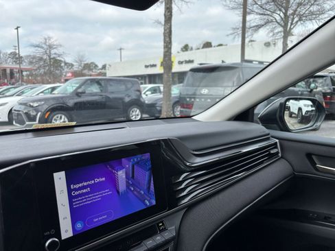 Used 2025 Toyota Camry LE image 35