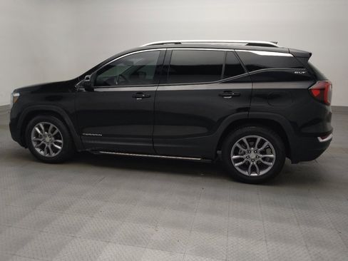 Used 2022 GMC Terrain SLT w/ LPO, 'HIT The Road' Package FWD image 3