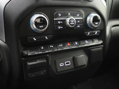 Used 2022 GMC Sierra 2500 SLE w/ SLE Value Package; AWD/4WD image 43