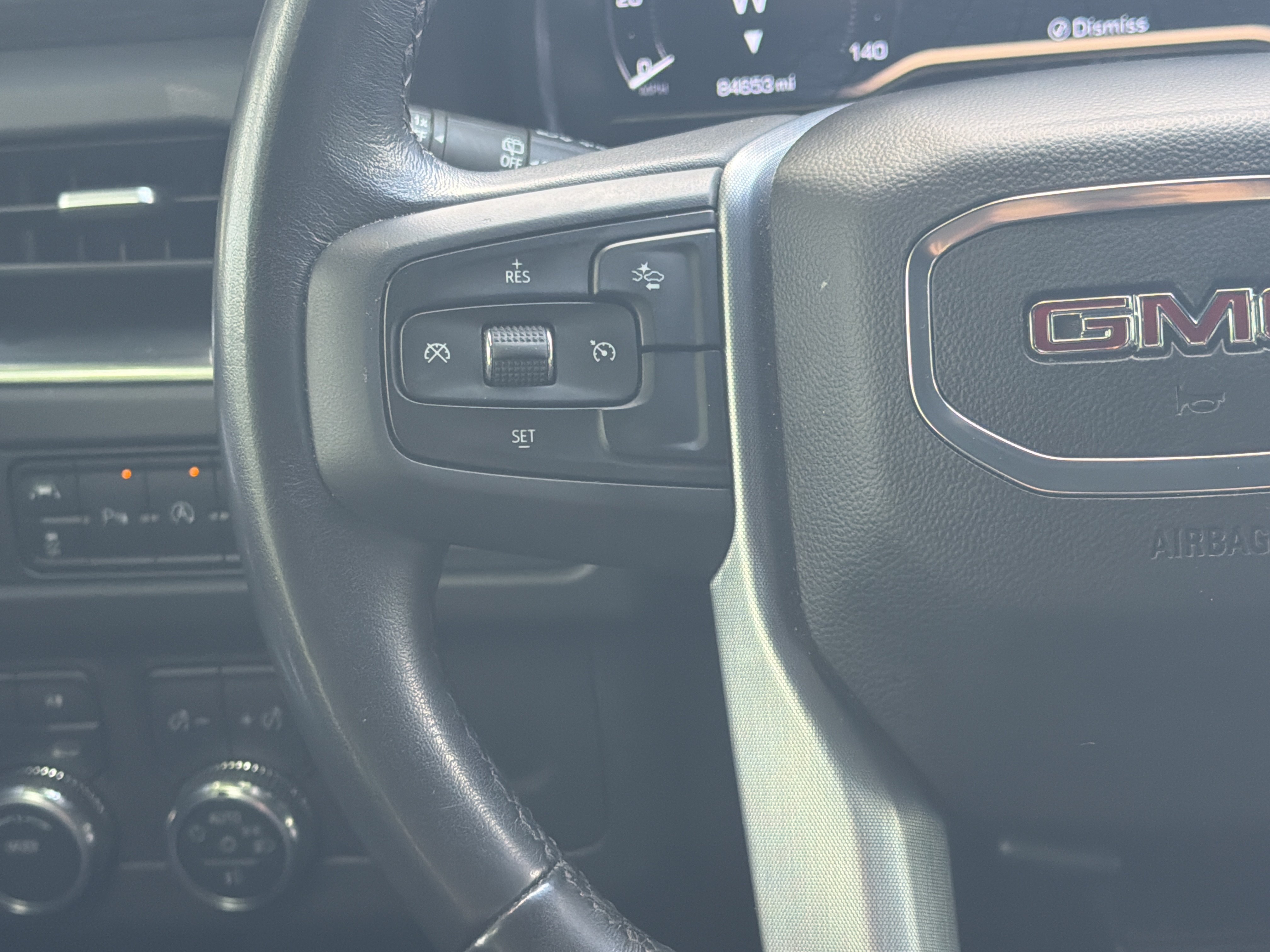 Used 2023 GMC Yukon XL SLT AWD/4WD image 18