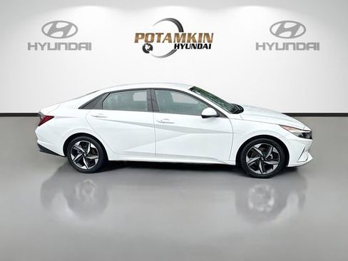 Certified 2023 Hyundai Elantra SEL w/ Convenience Package FWD image 4