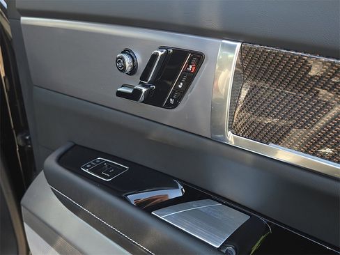 New 2026 Cadillac Vistiq Sport image 13