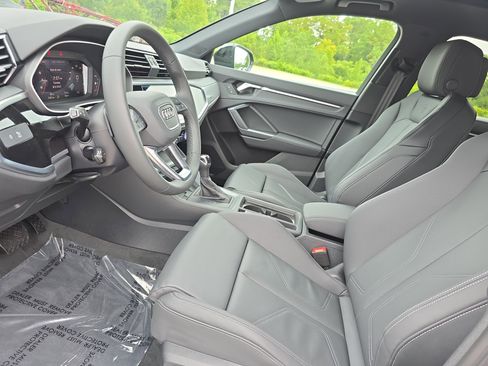 New 2025 Audi Q3 2.0T Premium image 16