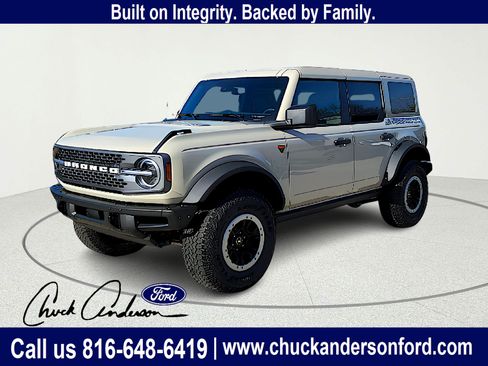 New 2025 Ford Bronco Badlands w/ Sasquatch Package AWD/4WD image 2