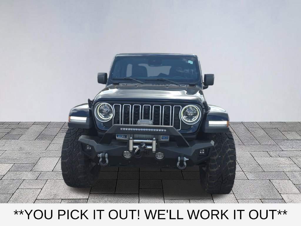 Used 2024 Jeep Wrangler Unlimited Sahara w/ Technology Group AWD/4WD image 2