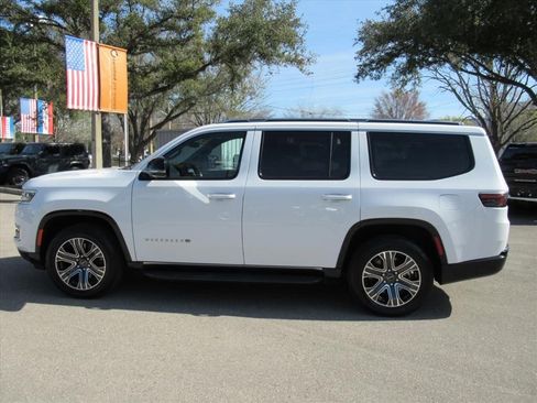 Used 2025 Jeep Wagoneer 4WD image 4