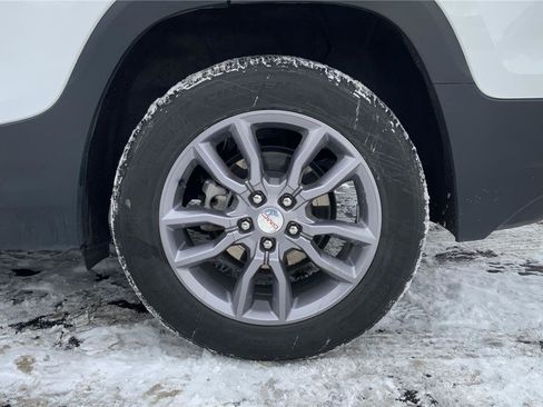 Used 2023 GMC Terrain SLT image 29