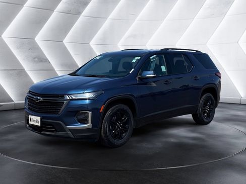 Certified 2023 Chevrolet Traverse LT FWD image 1