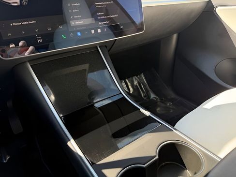 Used 2020 Tesla Model Y Long Range image 19