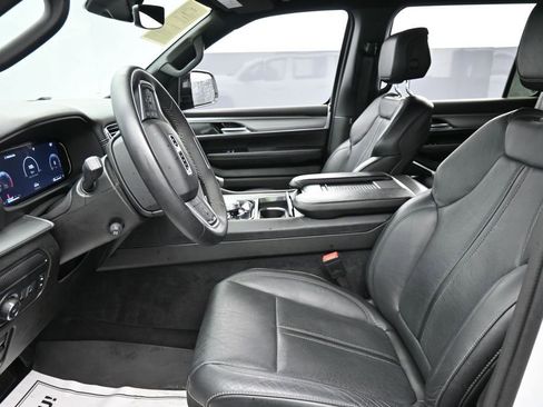 Used 2023 Jeep Wagoneer Series II AWD/4WD image 11