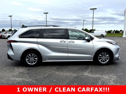 Used 2022 Toyota Sienna XLE w/ XLE Plus Package FWD image 2