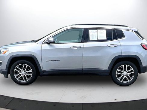 Used 2019 Jeep Compass Latitude FWD image 5