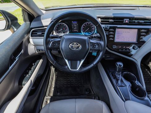 Used 2018 Toyota Camry SE FWD image 23