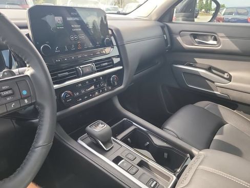 Used 2024 Nissan Pathfinder SL w/ SL Premium Package FWD image 24