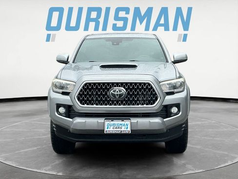 Used 2018 Toyota Tacoma TRD Sport w/ Exterior Package AWD/4WD image 2